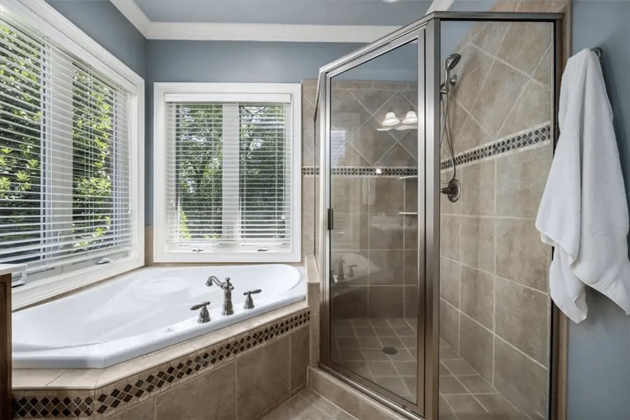 image Porte de douche en aluminium : les solutions de Profall