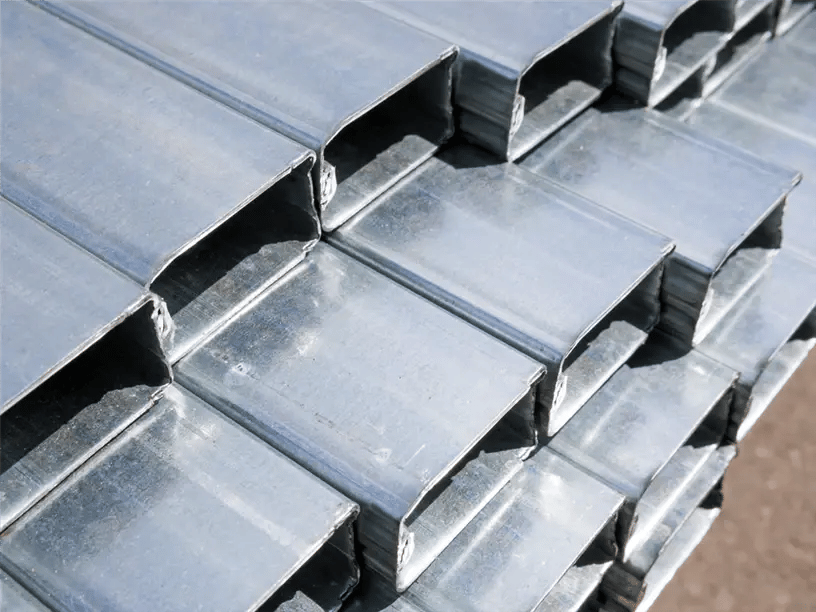 Tubes rectangulaires en aluminium sur mesure