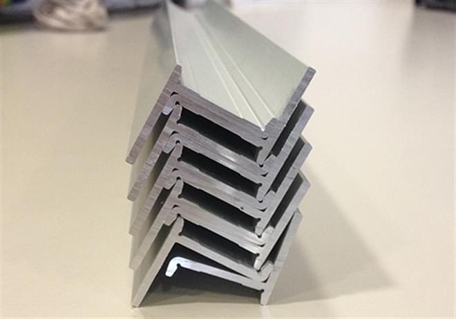 aluminiumprofile-und-stahlprofile-vergleich